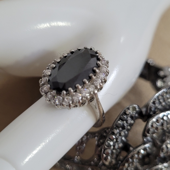 Silver and Black Ring / 9 - Picture 6 of 7